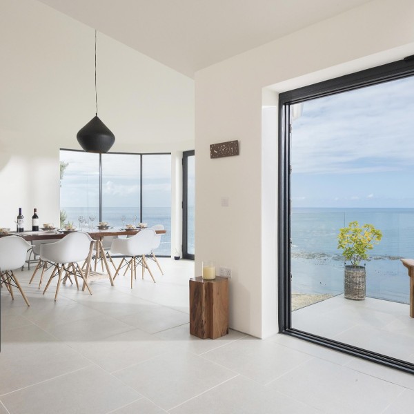 伊盾門窗，廣東首家接受CCTV央視專訪的十大門窗品牌！